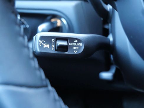 Certified 2026 Porsche Macan image 22