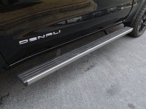 Used 2024 GMC Sierra 1500 Denali Ultimate image 9