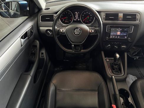 Used 2017 Volkswagen Jetta SE FWD image 5