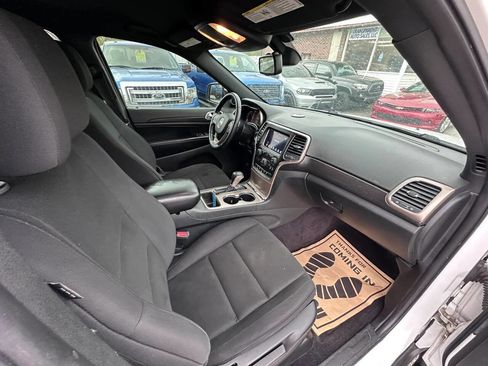 Used 2016 Jeep Grand Cherokee Laredo w/ Quick Order Package 23E image 12