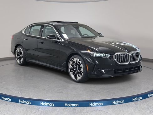 New 2026 BMW 530i w/ Premium Package image 3