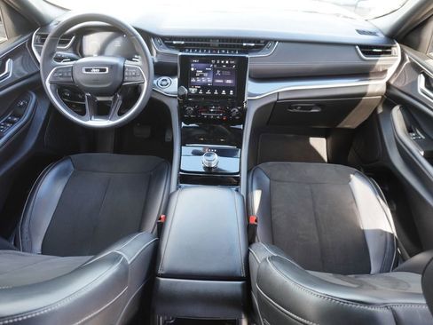 Used 2023 Jeep Grand Cherokee Altitude image 16