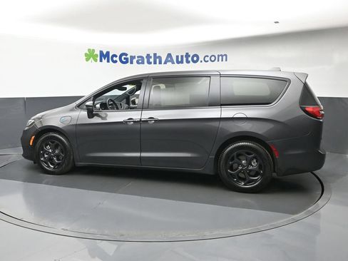Used 2022 Chrysler Pacifica Touring-L w/ Uconnect Theater Family Group FWD image 24