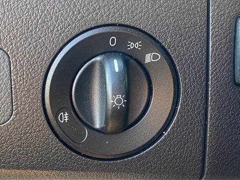 Used 2015 Freightliner Sprinter 2500 image 16