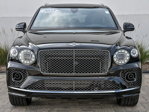 Used 2023 Bentley Bentayga Plug-In Hybrid AWD/4WD image 4