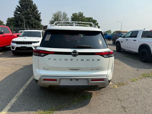 Used 2023 Nissan Pathfinder SL AWD/4WD image 5