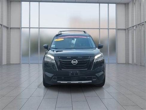 Certified 2023 Nissan Pathfinder SL w/ Black Appearance Package image 3