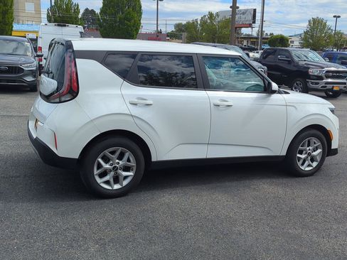 Used 2024 Kia Soul LX w/ Option Group 015 FWD image 6