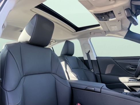 Used 2025 Lexus ES 300h w/ Premium Package image 26