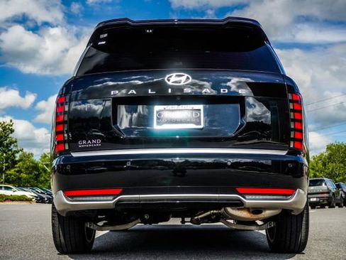 Certified 2026 Hyundai Palisade Calligraphy FWD image 11