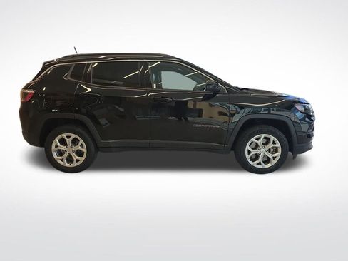 Used 2024 Jeep Compass Latitude image 7