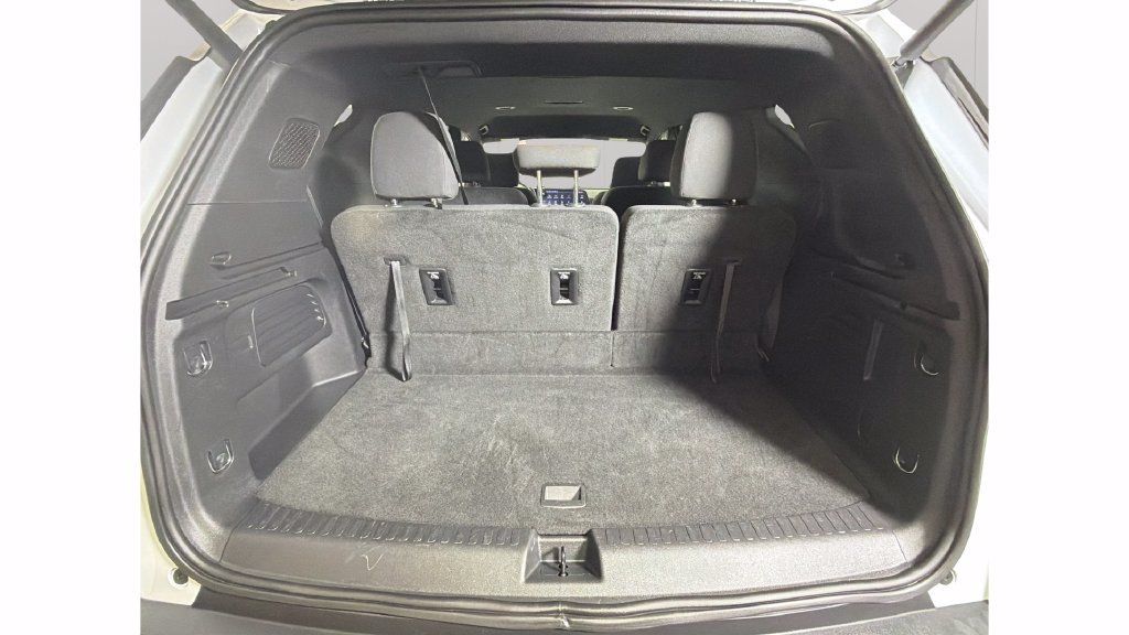 Used 2026 Chevrolet Traverse LT w/ Driver Confidence Package FWD image 29