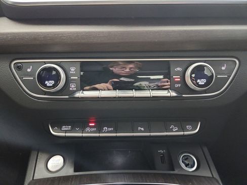 Used 2023 Audi Q5 2.0T Premium w/ Convenience Package image 26