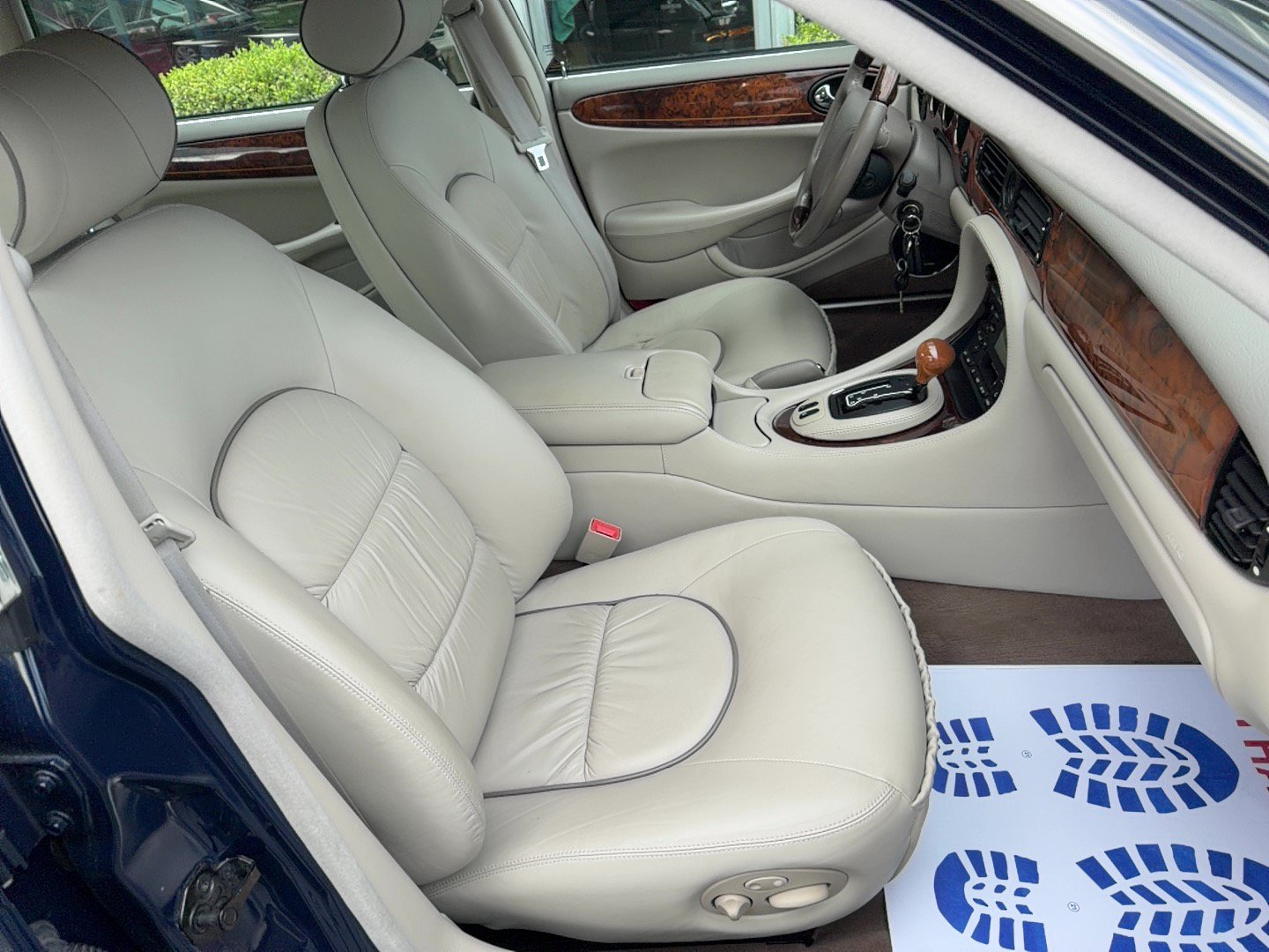 Used 2000 Jaguar XJ RWD image 25