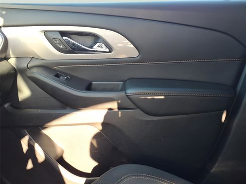 Used 2021 Chevrolet Traverse LT image 27