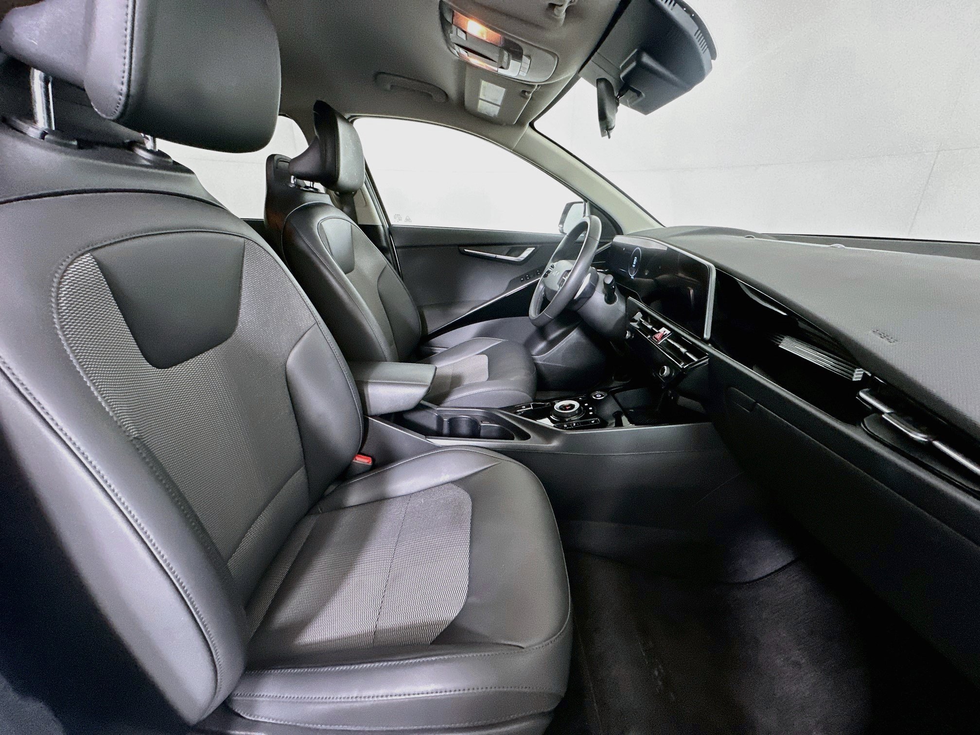 Used 2023 Kia Niro Wind FWD image 31