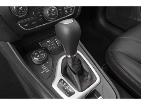 Used 2015 Jeep Cherokee Trailhawk w/ Comfort/Convenience Group AWD/4WD image 14