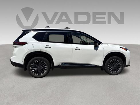 Certified 2024 Nissan Rogue Platinum w/ Platinum Premium Package FWD image 33