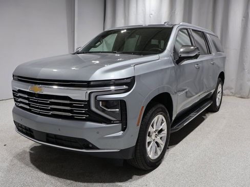 Used 2025 Chevrolet Suburban Premier image 5