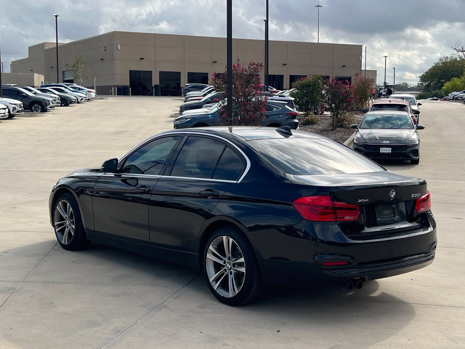 Used 2018 BMW 330i xDrive Sedan w/ Premium Package AWD/4WD image 9