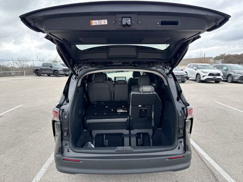 Certified 2026 Toyota Sienna XLE image 21
