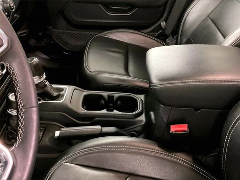 Used 2023 Jeep Wrangler Unlimited Sahara image 16