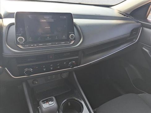 Used 2025 Nissan Rogue S image 12