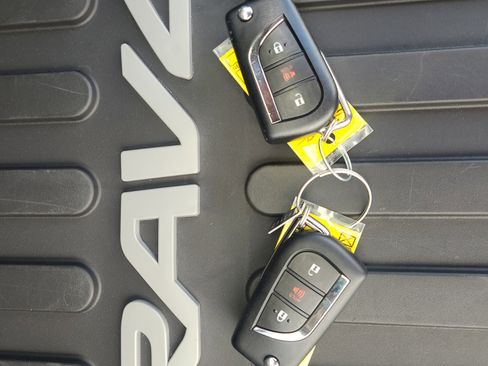 Certified 2023 Toyota RAV4 LE AWD/4WD image 30