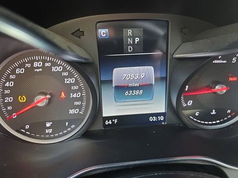 Used 2018 Mercedes-Benz GLC 300 4MATIC image 27