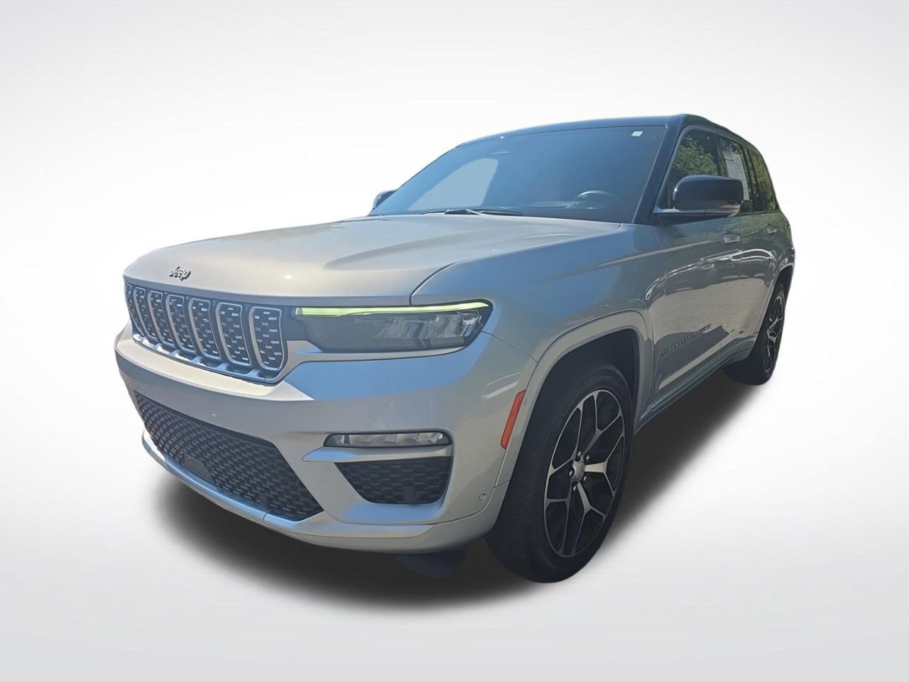 Used 2025 Jeep Grand Cherokee Summit AWD/4WD image 3