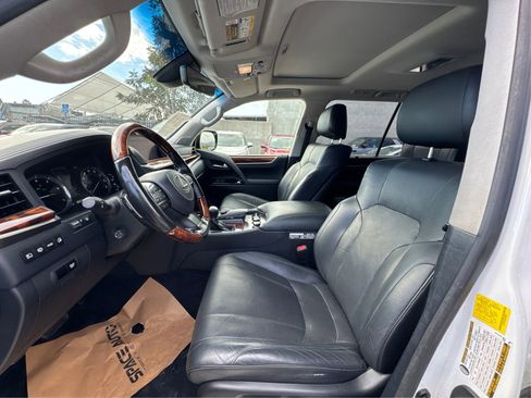 Used 2016 Lexus LX 570 4WD image 9