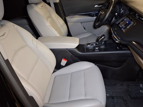 Certified 2023 Cadillac XT4 Luxury w/ Cold Weather Package image 22