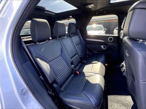 Used 2025 Land Rover Discovery Dynamic SE AWD/4WD image 29
