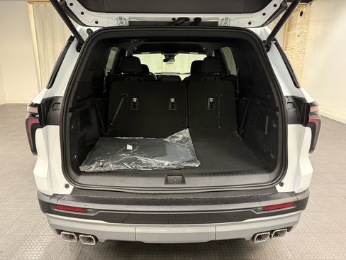 New 2026 Chevrolet Traverse LT w/ LPO, Floor Liner Package image 6