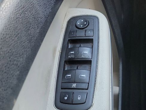 Used 2016 Chrysler 300 Limited image 18