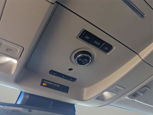 Used 2019 Chevrolet Suburban LT w/ Luxury Package image 21