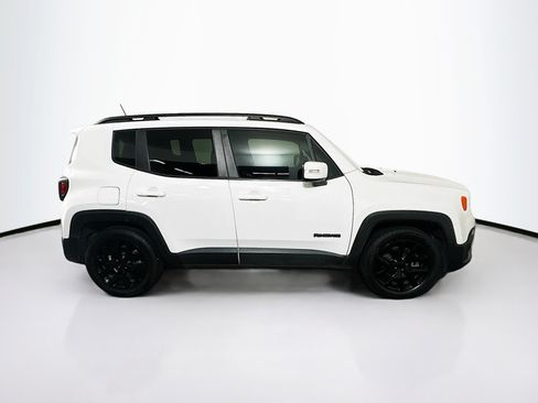 Used 2018 Jeep Renegade Altitude FWD image 10