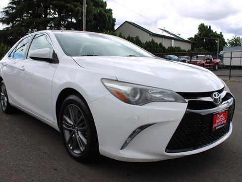 Used 2015 Toyota Camry SE FWD image 7