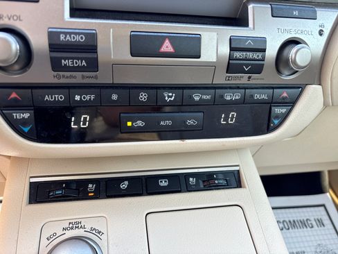 Used 2015 Lexus ES 300h w/ Navigation System Package FWD image 17