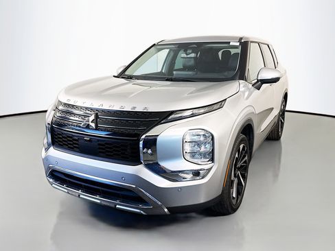 Used 2022 Mitsubishi Outlander SEL Black Edition image 4