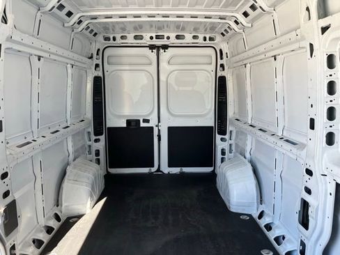 Used 2025 RAM ProMaster 2500 w/ Convenience Group image 11