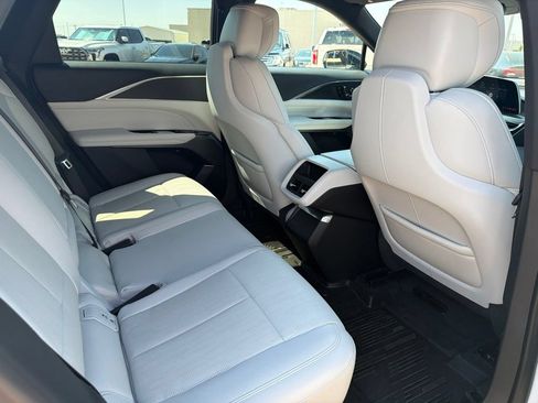 Used 2024 Cadillac Lyriq Luxury AWD/4WD image 10
