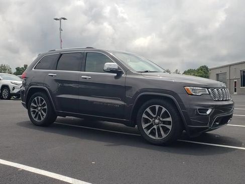 Used 2018 Jeep Grand Cherokee Overland AWD/4WD image 3