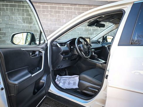 Used 2023 Toyota RAV4 LE image 7
