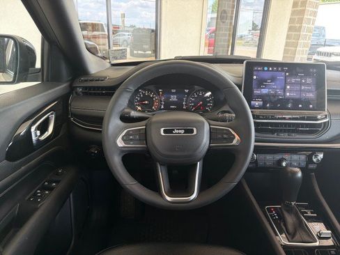 Used 2024 Jeep Compass Latitude w/ Convenience Group AWD/4WD image 16