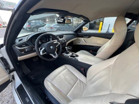 Used 2012 BMW Z4 sDrive28i image 3