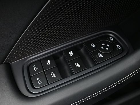 Used 2024 Porsche Panamera 4 image 18