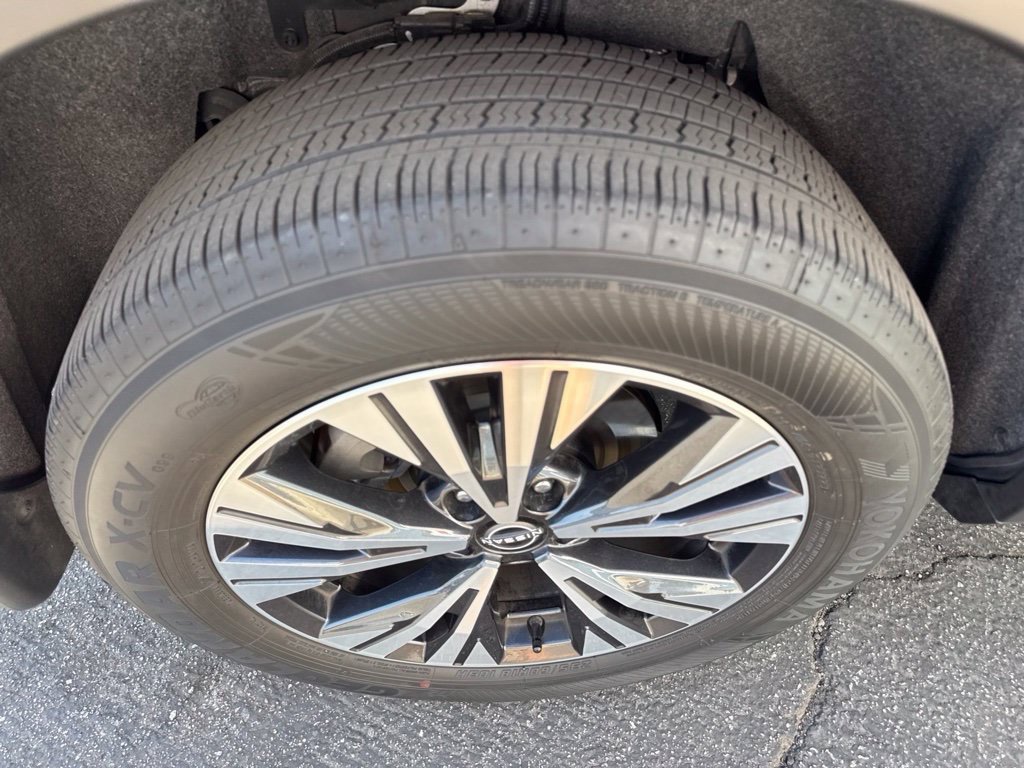 Used 2023 Nissan Rogue SV FWD image 10