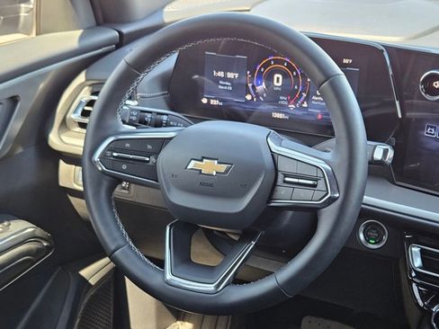 Used 2025 Chevrolet Traverse LT w/ Driver Confidence Package image 11