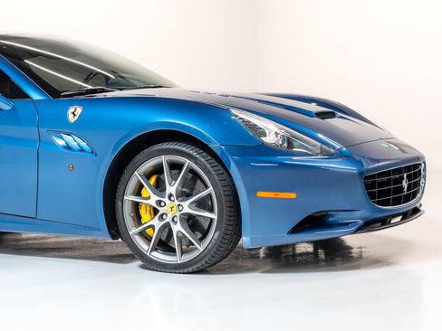 Used 2010 Ferrari California image 21